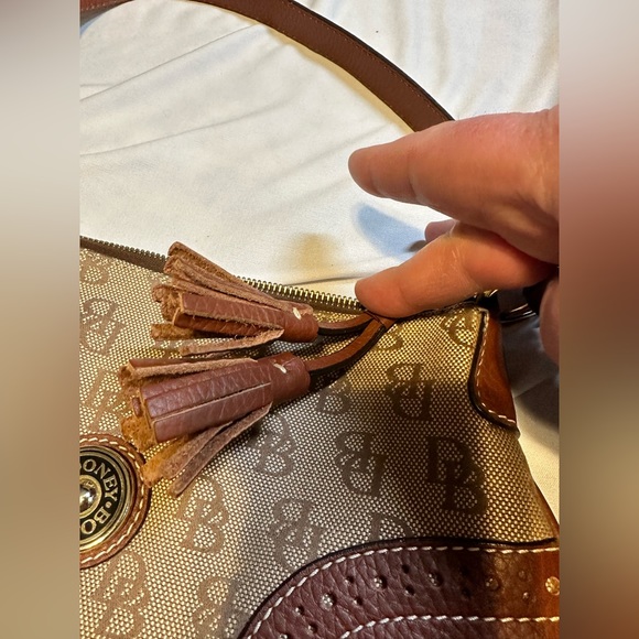 Dooney & Bourke NWOT satchel.  Classic Dooney style with leather handle/trim. - Picture 3 of 11
